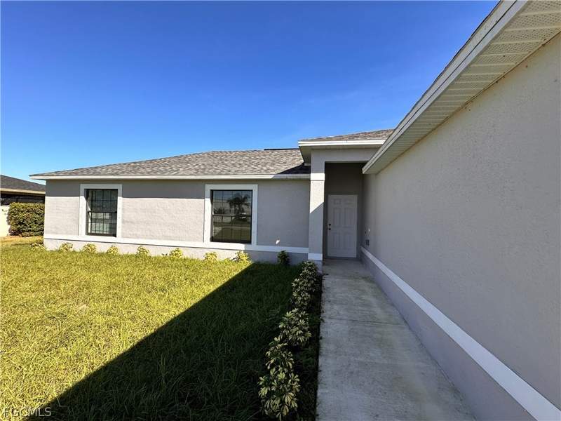 3 bedroom SingleFamilyResidence at 1313 NE 3rd Ter, Cape Coral, Cape Coral — photo 2