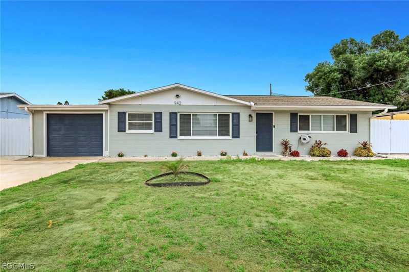 4 bedroom SingleFamilyResidence at 942 Narcissus St, Tropic Isles, North Fort Myers — photo 1