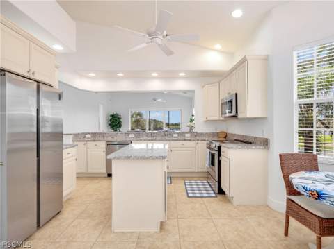 6422 Legacy Cir 704, Naples FL - photo 15 of 49