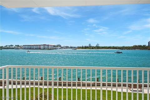 60 Pelican St W 206, Naples FL - photo 14 of 29