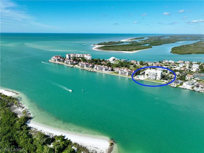 1 bedroom Condominium at 60 Pelican St W 206, Marco Towers, Naples — photo 3