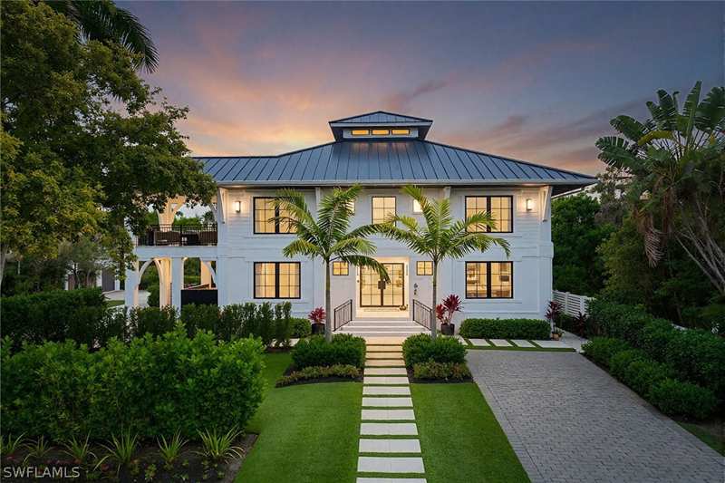 4 bedroom SingleFamilyResidence at 1355 4th St S, Olde Naples, Naples — photo 1