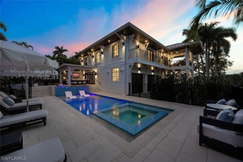 4 bedroom SingleFamilyResidence at 1355 4th St S, Olde Naples, Naples — photo 3