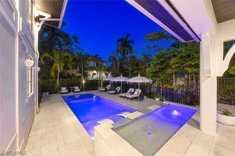 4 bedroom SingleFamilyResidence at 1355 4th St S, Olde Naples, Naples — photo 4