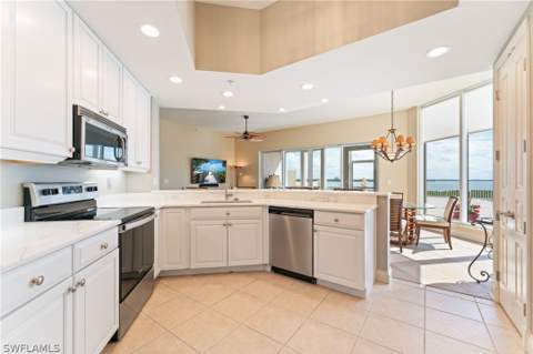 4137 Bay Beach Ln 525, Fort Myers Beach FL - photo 9 of 42