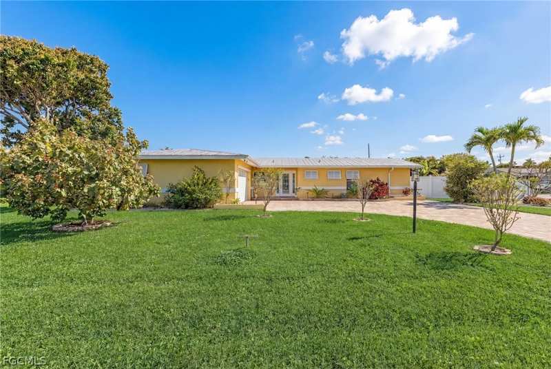 3 bedroom SingleFamilyResidence at 4814 SW 1st Ct, Cape Coral - Lee County Industrial Park, Cape Coral — photo 1