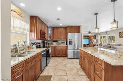 4814 SW 1st Ct, Cape Coral FL - photo 6 of 34