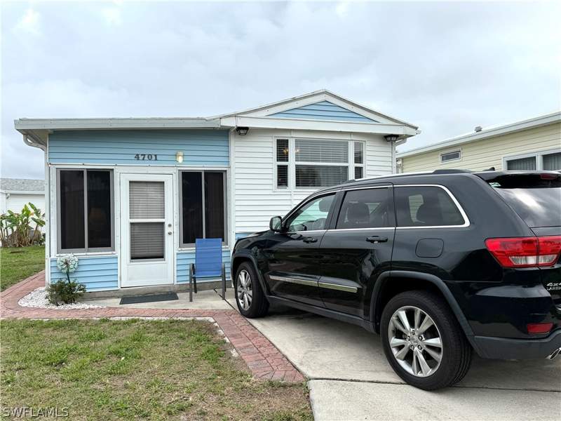 1 bedroom ManufacturedHome at 4701 Candlestick Ct W, Riverwoods Plantation, Estero — photo 2
