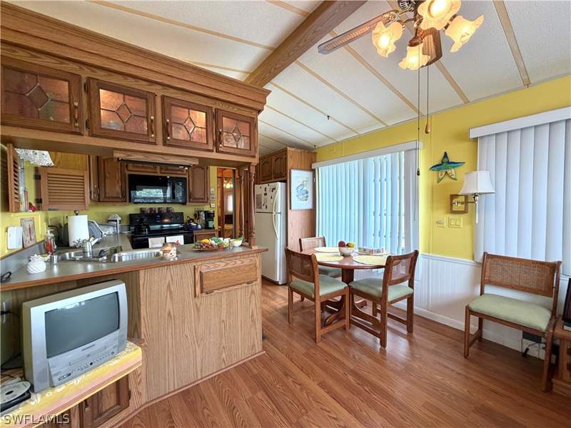 1 bedroom ManufacturedHome at 4701 Candlestick Ct W, Riverwoods Plantation, Estero — photo 5