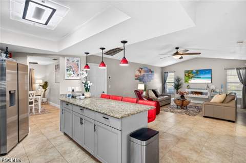 402 SW 37th Ln, Cape Coral FL - photo 15 of 46