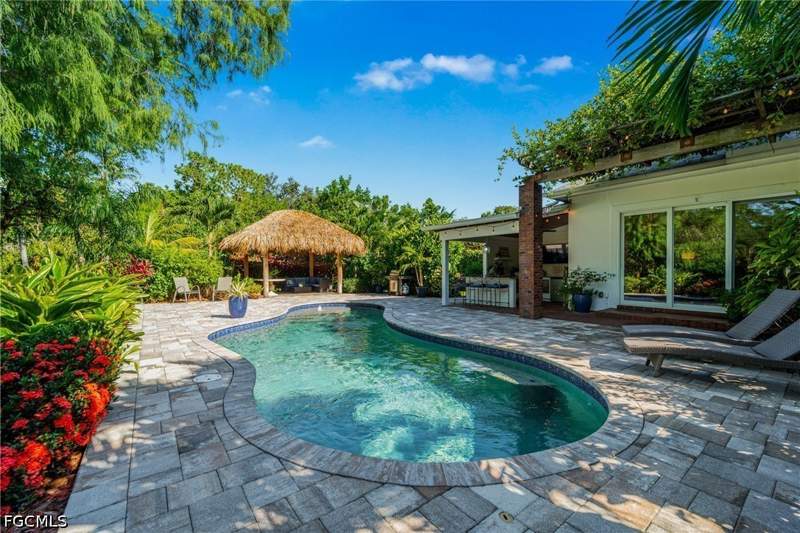 4 bedroom SingleFamilyResidence at 13672 Pine Villa Ln, Pinehurst Estates, Fort Myers — photo 4