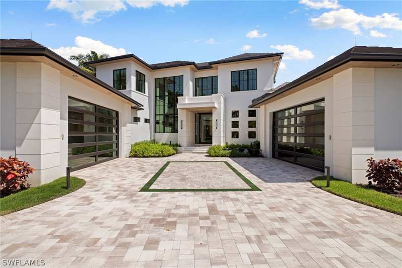 4 bedroom SingleFamilyResidence at 2345 Tarpon Rd, Royal Harbor, Naples — photo 1