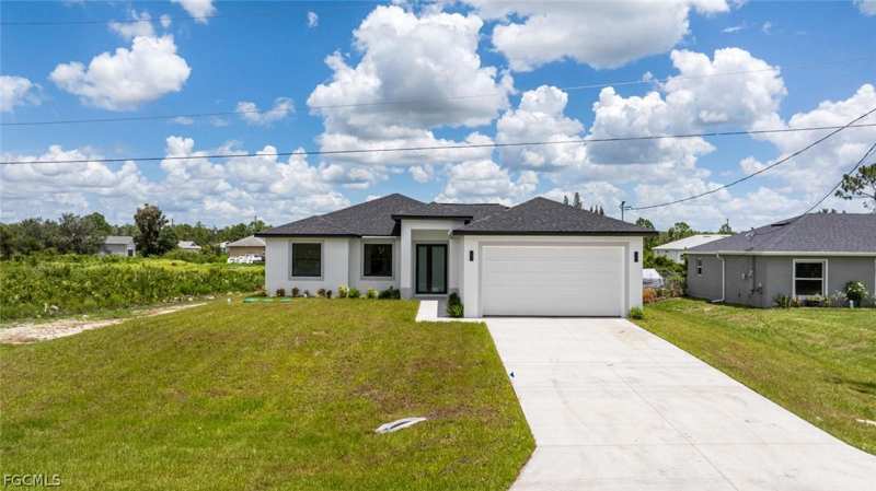 3 bedroom SingleFamilyResidence at 420 Yolanda St, Lehigh Acres, Lehigh Acres — photo 1