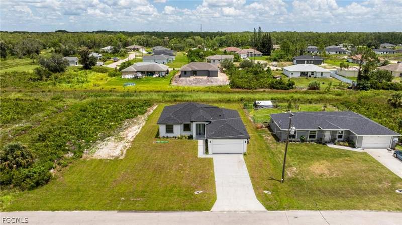 3 bedroom SingleFamilyResidence at 420 Yolanda St, Lehigh Acres, Lehigh Acres — photo 4