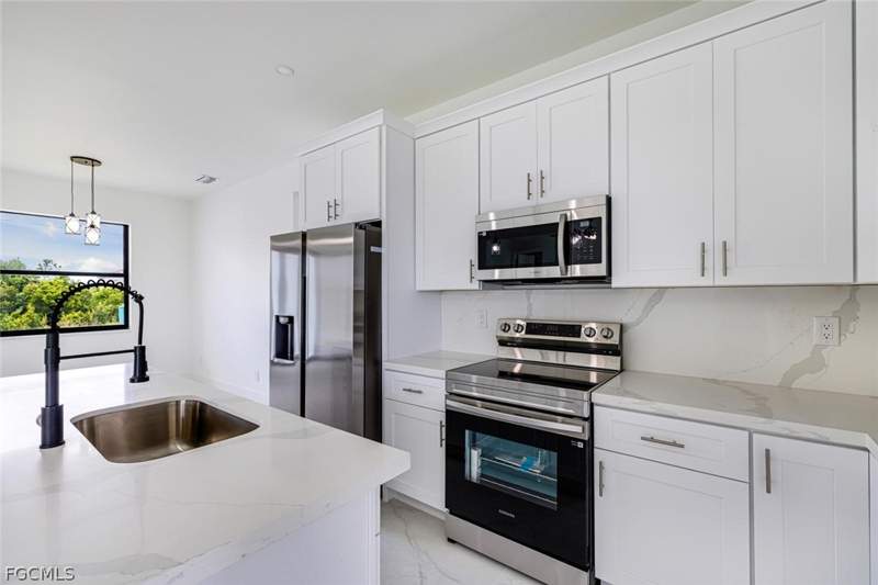 3 bedroom SingleFamilyResidence at 420 Yolanda St, Lehigh Acres, Lehigh Acres — photo 5