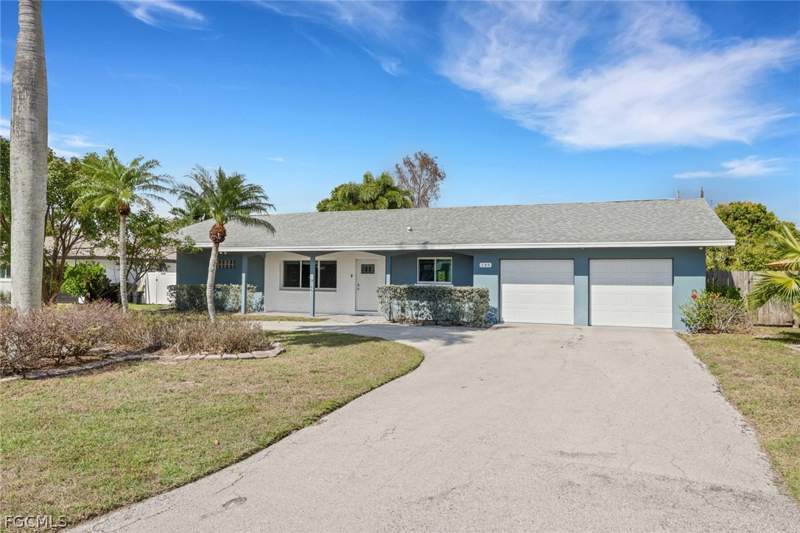 2 bedroom SingleFamilyResidence at 549 Peck AVE, SUNSET COVE, Fort Myers — photo 1