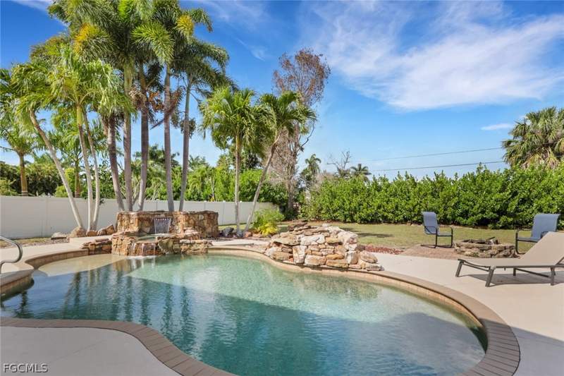 2 bedroom SingleFamilyResidence at 549 Peck AVE, SUNSET COVE, Fort Myers — photo 3