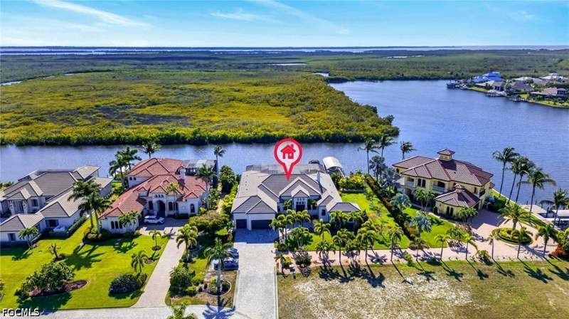4 bedroom SingleFamilyResidence at 872 W Cape Estates Cir, West Cape Estates, Cape Coral — photo 2