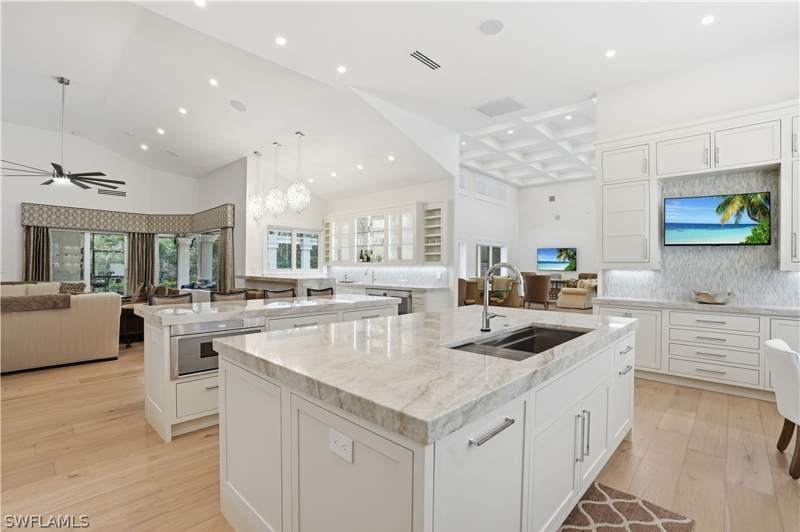 5 bedroom SingleFamilyResidence at 328 Sedgwick Ct, Bay Colony Shores, Naples — photo 5