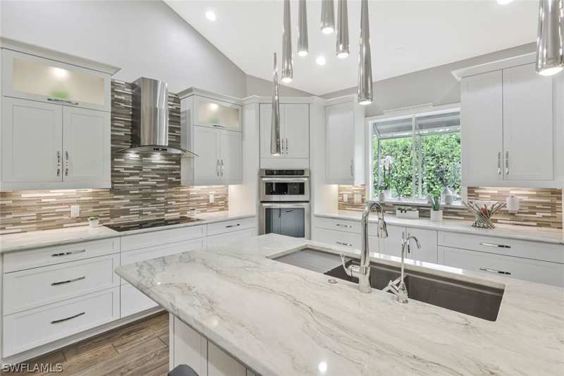 4 bedroom SingleFamilyResidence at 730 Bay Tree Ct, Pelican Bay Woods, Naples — photo 1