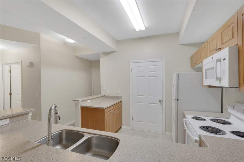 2 bedroom Condominium at 9025 Colby Dr 2111, Enclave, Fort Myers — photo 5