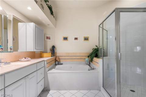800 L Ambiance Cir 208, Naples FL - photo 11 of 19