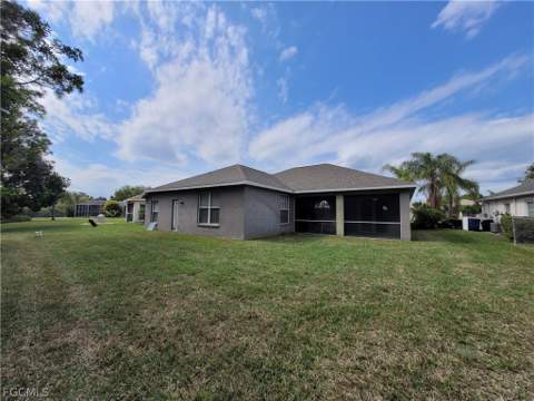 4409 Varsity Lakes Dr, Lehigh Acres FL - photo 10 of 30