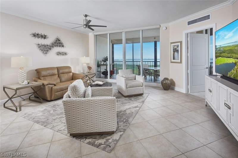 3 bedroom Condominium at 23850 Via Italia Cir 2004, Florencia, Estero — photo 4