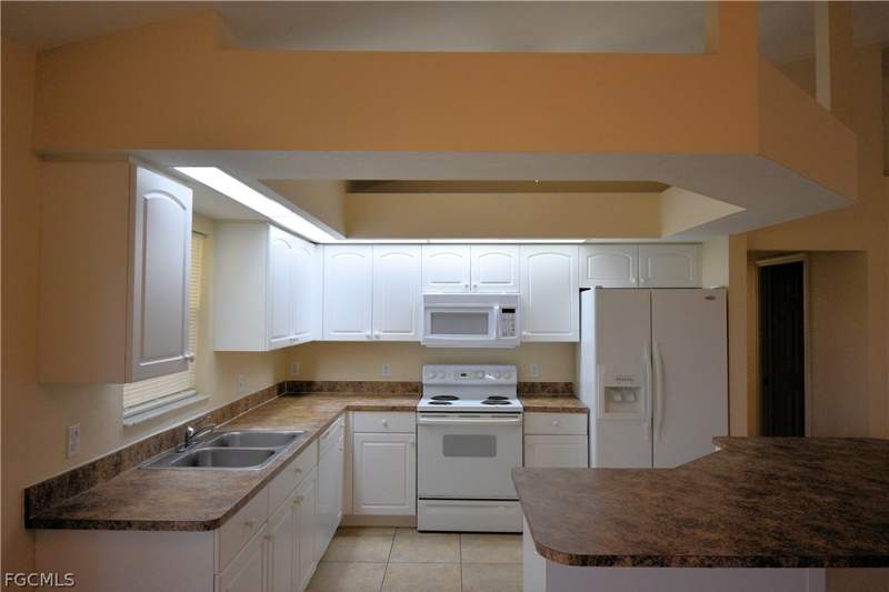 4 bedroom SingleFamilyResidence at 1724 SW 15th Ter, Cape Coral, Cape Coral — photo 5
