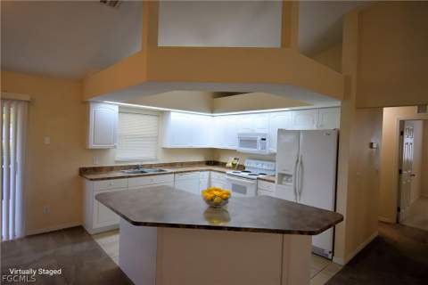 1724 SW 15th Ter, Cape Coral FL - photo 6 of 30