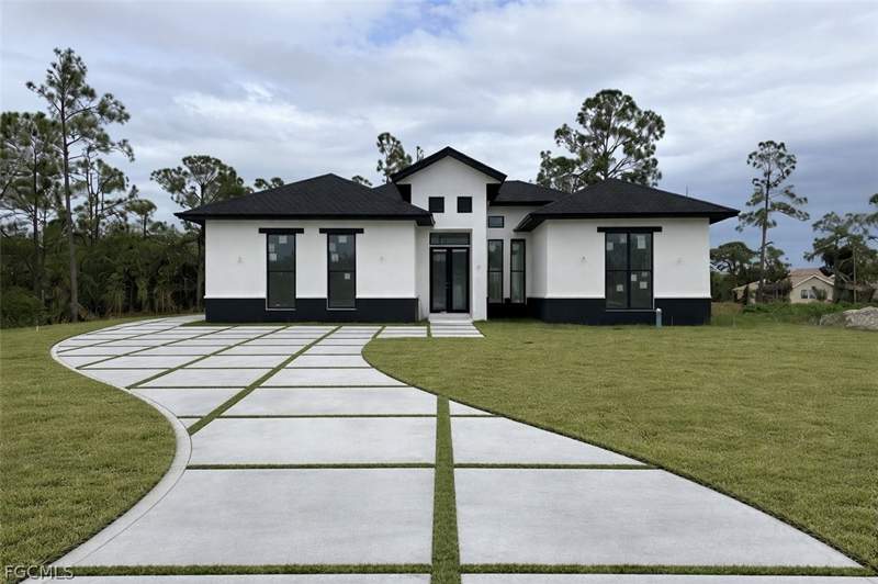 4 bedroom SingleFamilyResidence at 912 Cleveland Ave, Lehigh Acres, Lehigh Acres — photo 2