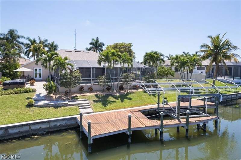 3 bedroom SingleFamilyResidence at 2013 SW 31st Ter, Cape Coral, Cape Coral — photo 2
