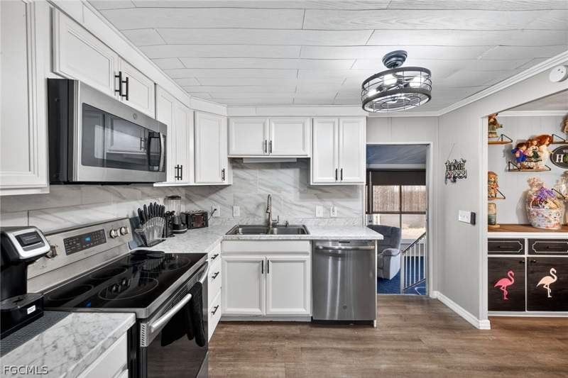 2 bedroom ManufacturedHome at 860 Moonlight Dr, Lazy Days Mobile Village, North Fort Myers — photo 3