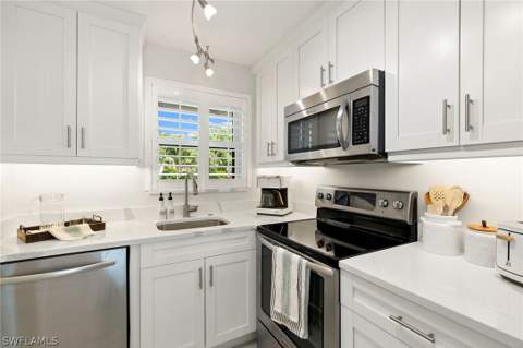 300 Forest Lakes Blvd 112, Naples FL - photo 7 of 29