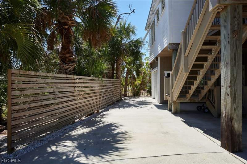 3 bedroom SingleFamilyResidence at 16247 Boyce Dr, Captains Cove, Bokeelia — photo 3