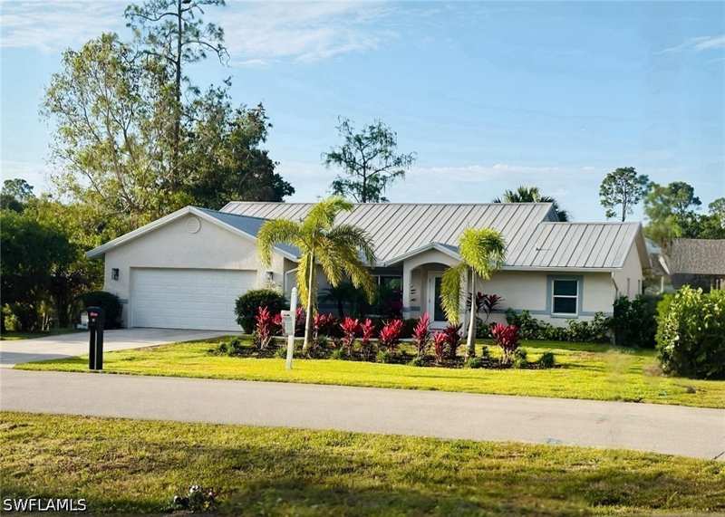 3 bedroom SingleFamilyResidence at 270 Madison Dr, Willoughby Acres, Naples — photo 1