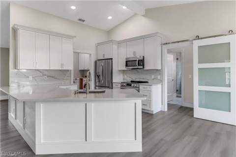 270 Madison Dr, Naples FL - photo 10 of 36
