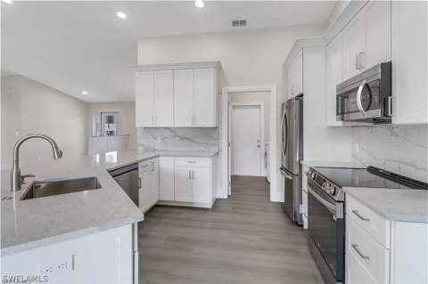 270 Madison Dr, Naples FL - photo 12 of 36