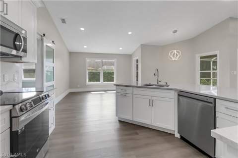 270 Madison Dr, Naples FL - photo 15 of 36