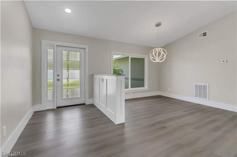 3 bedroom SingleFamilyResidence at 270 Madison Dr, Willoughby Acres, Naples — photo 3