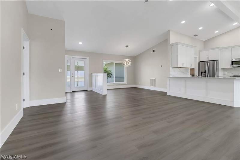 3 bedroom SingleFamilyResidence at 270 Madison Dr, Willoughby Acres, Naples — photo 5