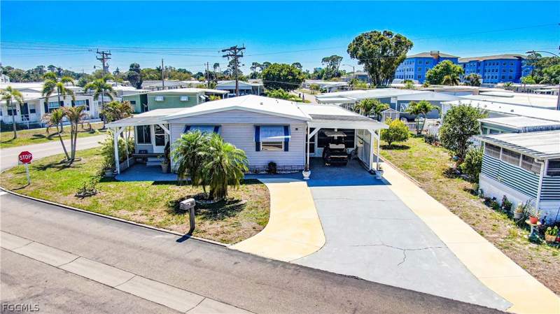2 bedroom ManufacturedHome at 150 Overland Trl, Carriage Village, North Fort Myers — photo 4