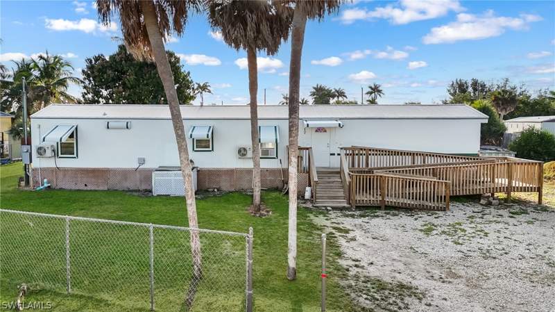 2 bedroom ManufacturedHome at 17 Spoonbill Ave, Everglades Town, Everglades City — photo 4