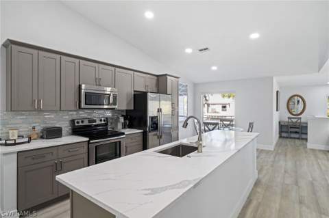 822 Gulf Pavilion Dr 201, Naples FL - photo 12 of 39