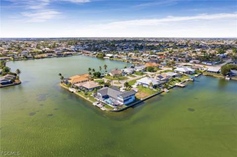 29 SE 10th Ave, Cape Coral FL - photo 6 of 49