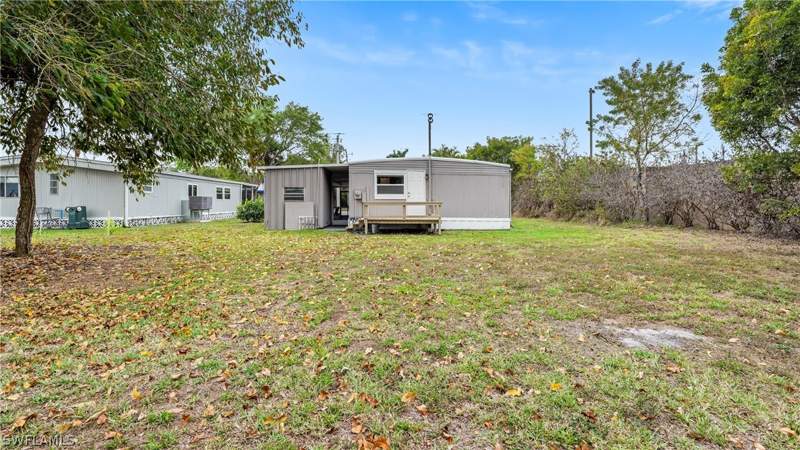 3 bedroom ManufacturedHome at 851 Manatee Rd, Riverwood, Naples — photo 4