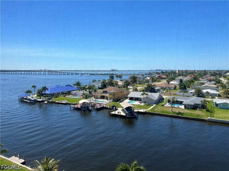 2 bedroom Condominium at 4260 SE 20th Pl 801, River Towers Condo, Cape Coral — photo 2