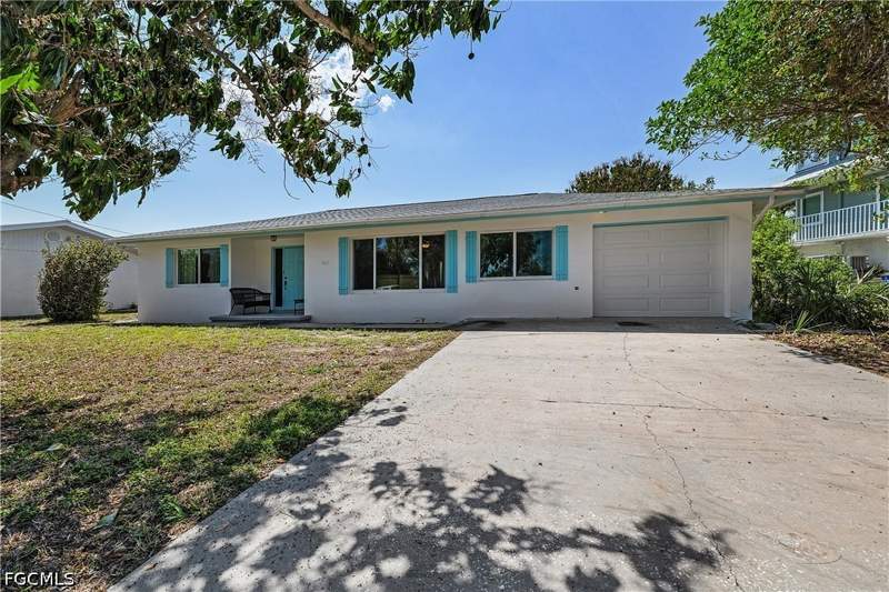 2 bedroom SingleFamilyResidence at 7815 Bocilla Ln, Kreamers Subd, Bokeelia — photo 2