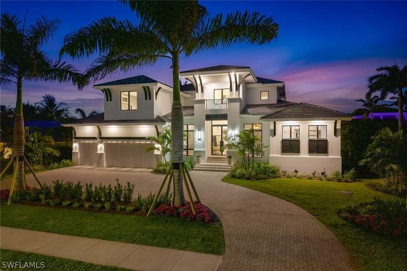5 bedroom SingleFamilyResidence at 529 Neapolitan Way, Park Shore, Naples — photo 2