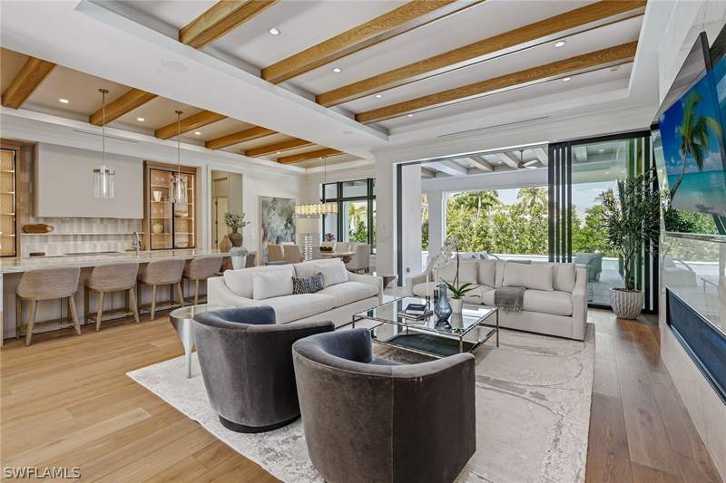 5 bedroom SingleFamilyResidence at 529 Neapolitan Way, Park Shore, Naples — photo 3